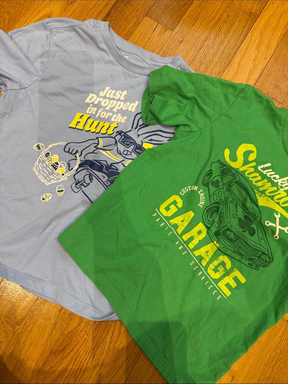 Boys holiday T-shirts size small (6-7)